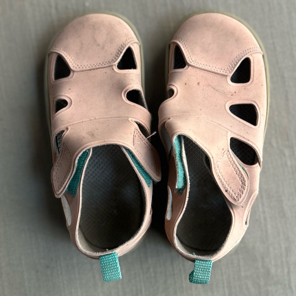 Everyday Sandals 2 Pink Sandals with Sturdy Sole and Cutout Design